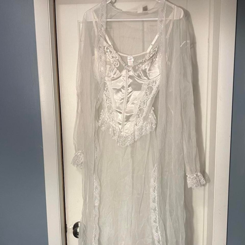 Frederick's of Hollywood vintage White lace pearl 2 piece bridal Lingerie